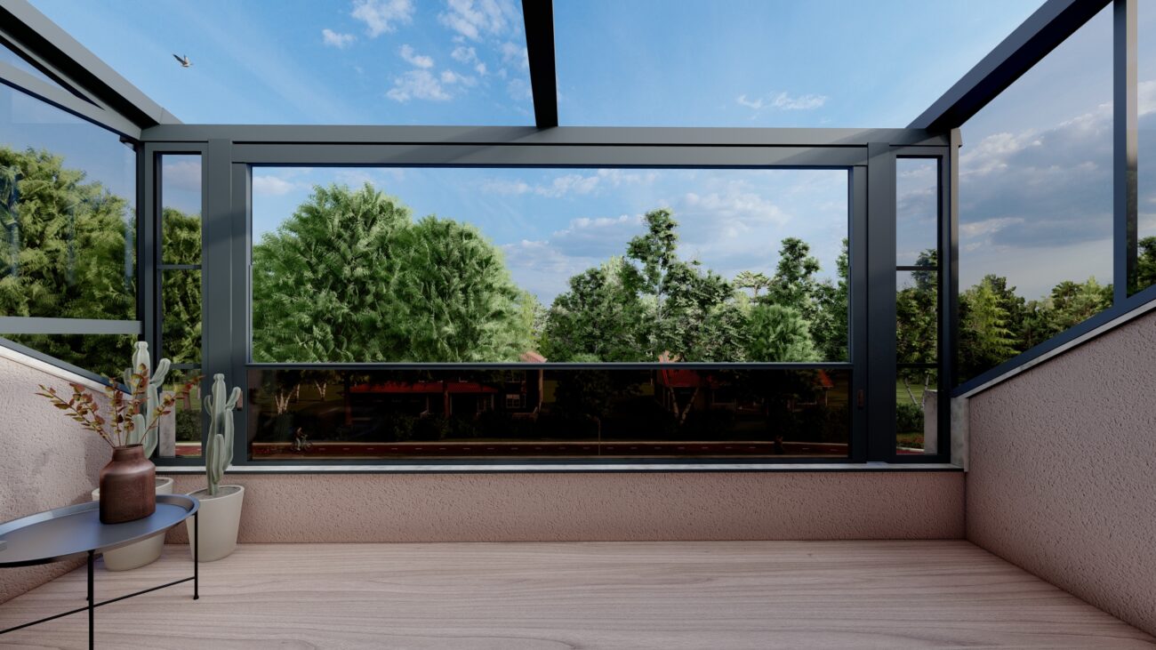 Otomatik giyotin cam sistemleri, dış mekanları dört mevsim kullanılabilir hale getiren motorlu cam sistemleridir. Bu görselde bir kafenin açık alanında uygulanan modern giyotin cam sistemi yer almaktadır.